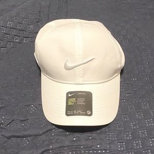 Nike White Women’s Golf Hat